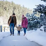 Lakeside Petzen Glamping Resort *