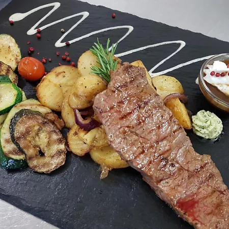 Lakeside Petzen Glamping Resort *