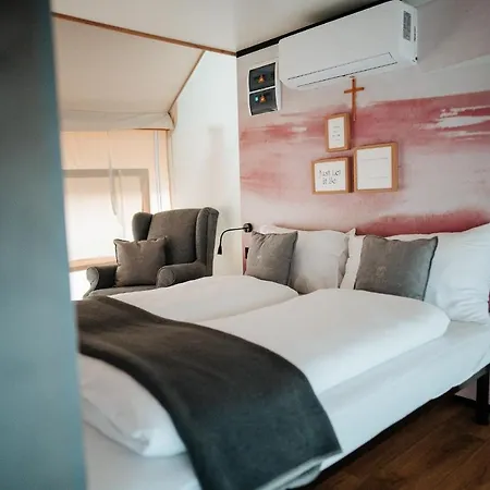 Lakeside Petzen Glamping منتجع *