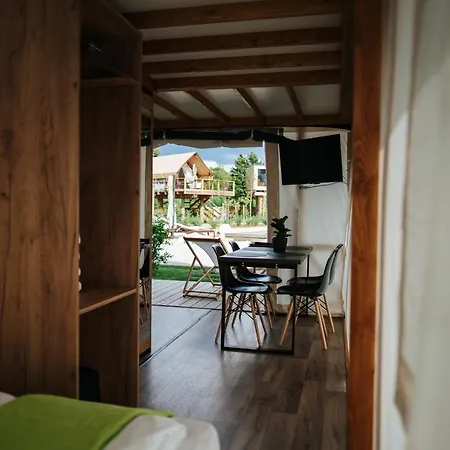 リゾート Lakeside Petzen Glamping