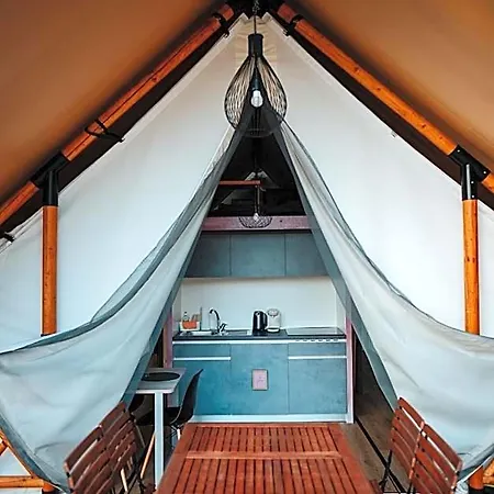 Lakeside Petzen Glamping منتجع