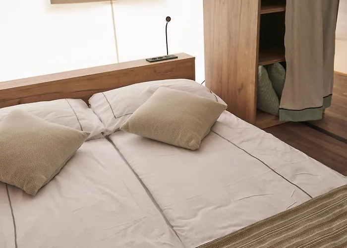 Lakeside Petzen Glamping 리조트 *