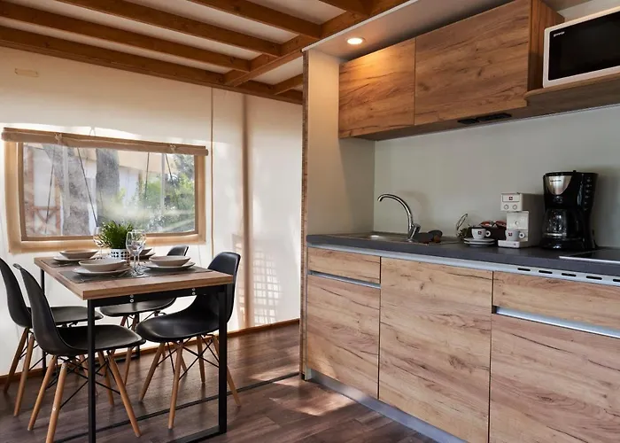 Lakeside Petzen Glamping Resort *